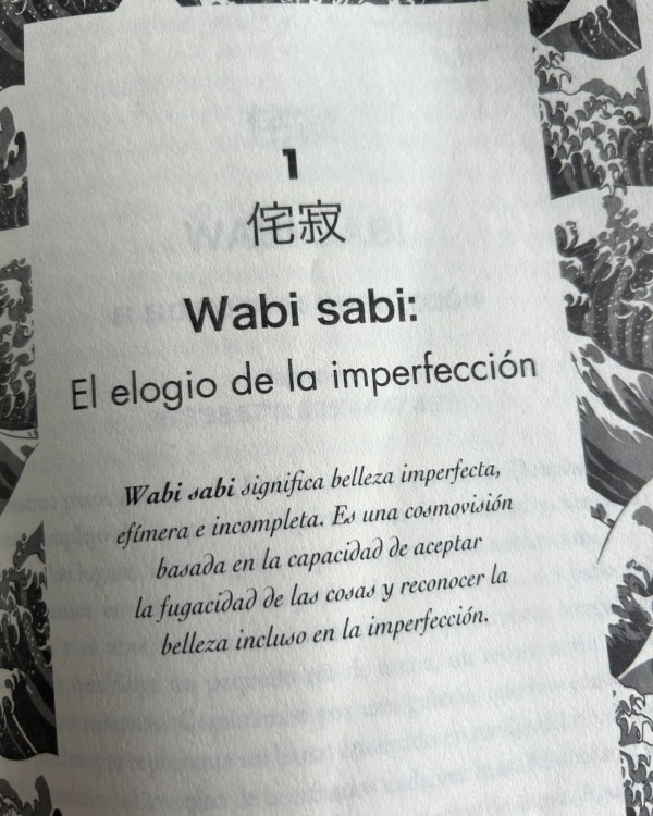 Algo de este maravilloso concepto japonés lo asocio a lo que sucede con el torii flotante de Miyajima ⛩️.Mientras la marea está alta, el torii parece levitar sobre el mar de la bahía de Hiroshima. Luego, cuando el agua baja, se pierde esa ilusión, pero abre el curso a otra acción mágica. En ese momento es posible llegar al torii a pie, obtener una nueva perspectiva de la isla y tocar lo sagrado. ✨ 

Disfrutemos del wabi sabi 💫

El extracto es del libro “Pensar a la japonesa” de Le Yen Mai 📘.

japon japan pensaralajaponesa miyajima island torii asia mindfulness wabisabi